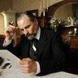 viggo-mortensen-lisant-ses-notes-jpg