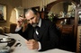 viggo-mortensen-lisant-ses-notes-jpg