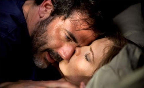 The Resident deux visages colles