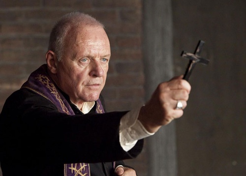 anthony hopkins croix a la main