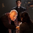 colin o donoghue au fond anthony hopkins