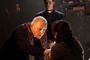 colin o donoghue au fond anthony hopkins
