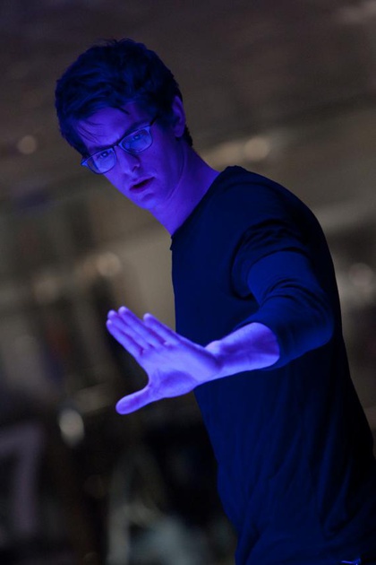 andrew-garfield-avec-des-lunettes-jpg