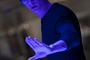 andrew-garfield-avec-des-lunettes-jpg