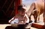 Bébé dans une bassine