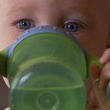 Bébé aux yeux bleus