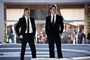 chris-pine-et-tom-hardy-en-costume-dans-this-means-war-jpg