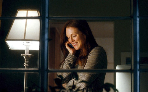 julianne-moore-au-telephone-jpg