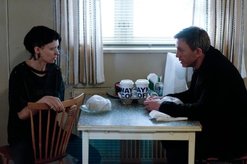 rooney-mara-et-daniel-craig-a-table-jpg