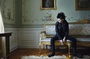 rooney-mara-sur-un-canape-jpg