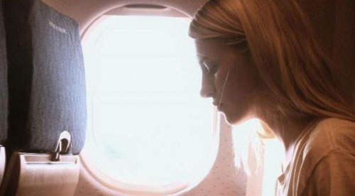 sara zif dans un avion
