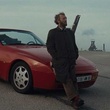 vincent cassel sur sa voiture
