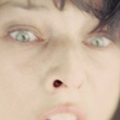 les yeux de milla jovovich