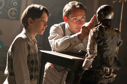 asa-butterfield-et-jude-law-hugo-cabret-jpg