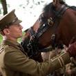 tom-hiddleston-et-son-cheval-jpg