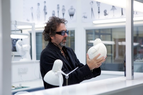 tim-burton-et-un-personnage-jpg