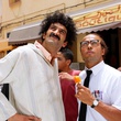 Ramzy Bedia et Eric Judor qui mange une glace