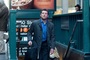 sam-worthington-dans-dos-au-mur-jpg