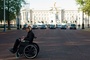rowan-atkinson-en-fauteuil-jpg