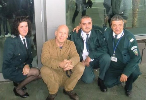 bruce-willis-sur-le-tournage-de-the-expendables-2-jpg