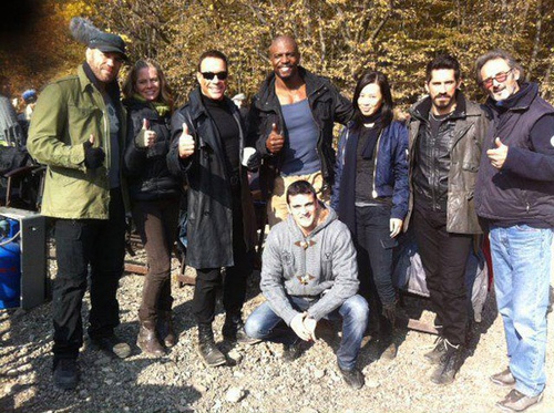 terry-crews-jean-claude-van-damme-et-randy-couture-sur-le-plateau-de-the-expendables-2-jpg