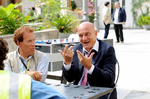 claudio bisio a droite