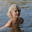 michelle-williams-dans-l-eau-jpg
