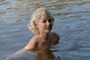 michelle-williams-dans-l-eau-jpg