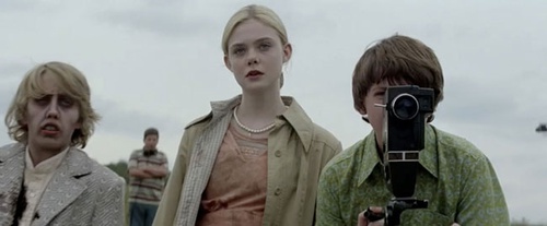 elle fanning au centre