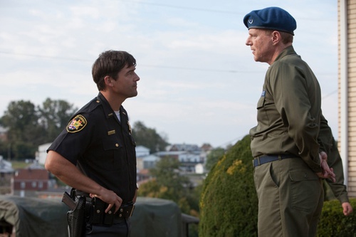 kyle-chandler-noah-emmerich-jpg