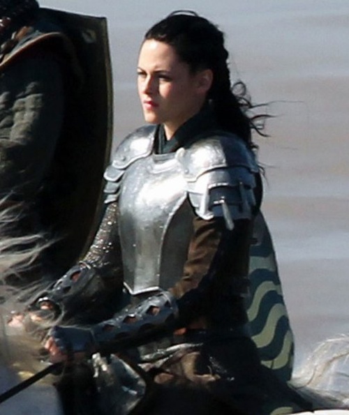 kristen-stewart-en-armure-jpg