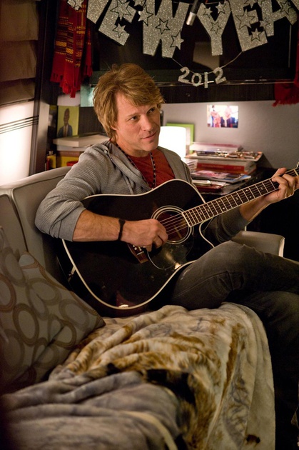 jon-bon-jovi-dans-happy-new-year-jpg