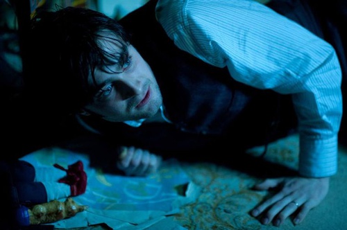 daniel-radcliffe-au-sol-jpg