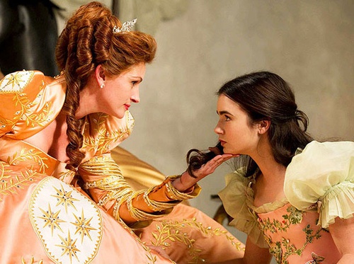 julia-roberts-lily-collins-png