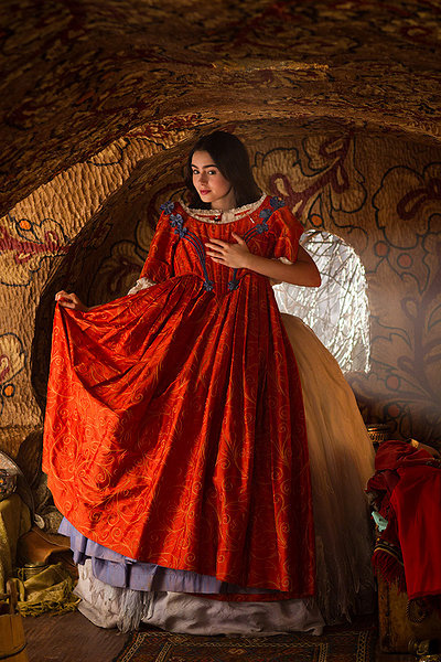 lily-collins-et-sa-robe-rouge-jpg