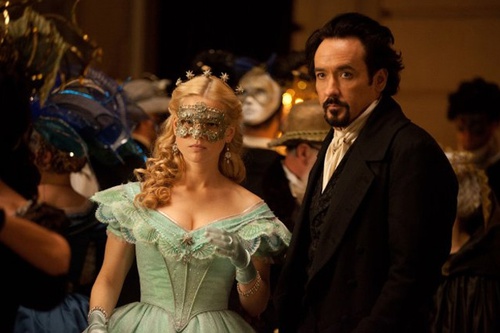 alice-eve-et-john-cusack-jpg