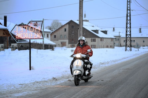 Jean-Paul Rouve sur son scooter