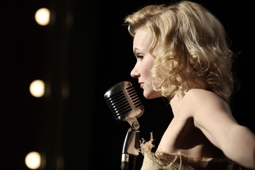 Sophie Quinton chante