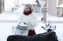 Sophie Quinton devant le scooter