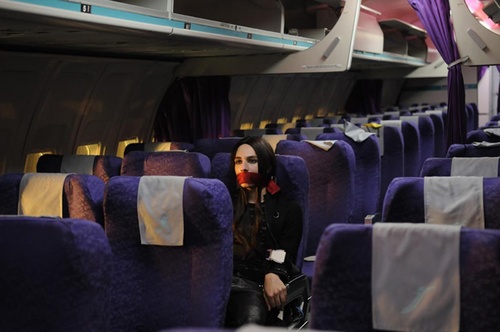 seule-dans-l-avion-jpg