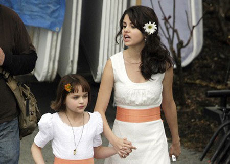 joey king selena gomez