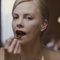 charlize-theron-se-maquille-pour-young-adult-jpg - Young adult 