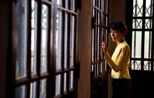 michelle-yeoh-emprisonnee-the-lady-jpg