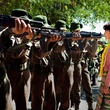 michelle-yeoh-face-aux-armes-the-lady-jpg