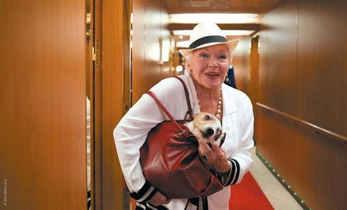 Line Renaud et son chien