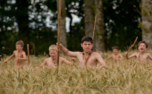 des-enfants-dans-un-champ-jpg