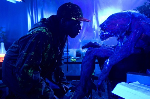 john-boyega-et-un-alien-jpg