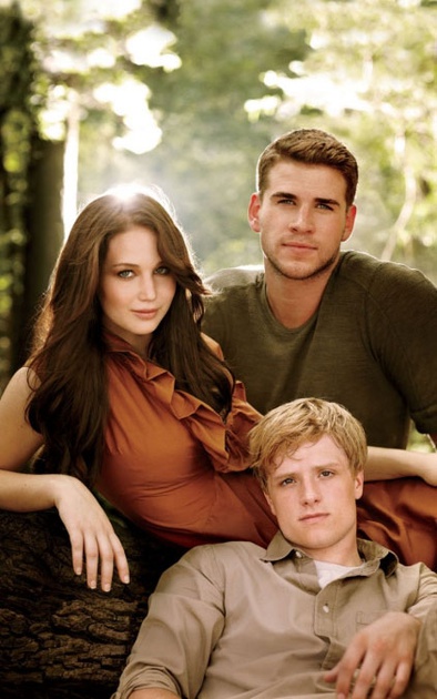 jennifer-lawrence-josh-hutcherson-et-liam-hemsworth-the-hunger-games-jpg