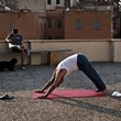 gianni-di-gregorio-faisant-du-yoga-2-jpg