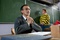elie-semoun-a-son-bureau-jpg
